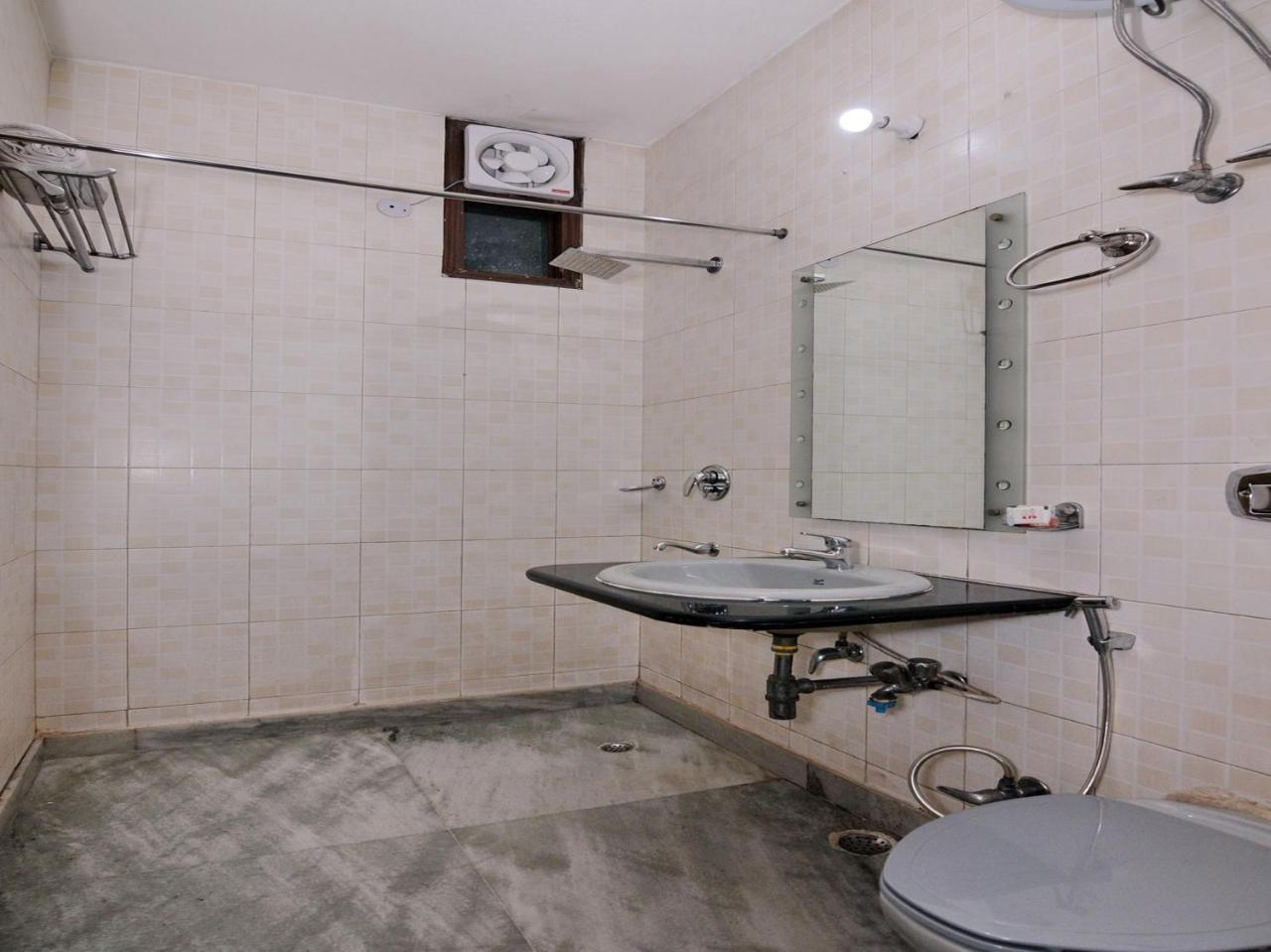 Oyo Flagship 592 Hauz Khas Village Ню Делхи Екстериор снимка